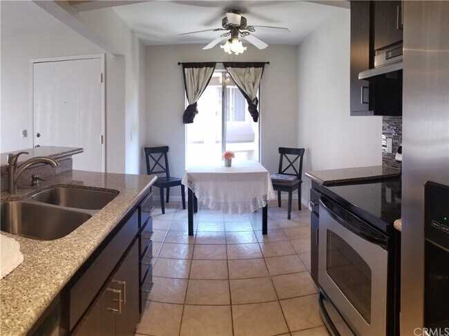 Building Photo - 1595 Border Ave