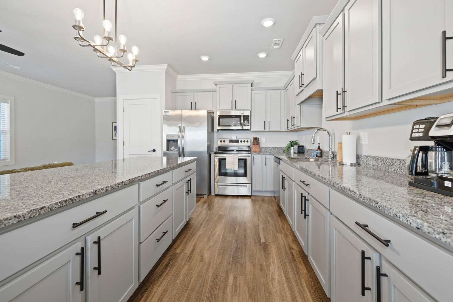 Building Photo - 913 NE Hts Ln