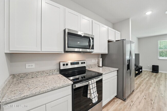Building Photo - 14656 Macadamia Ln