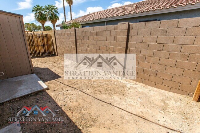 Building Photo - 2204 W Campbell Ave