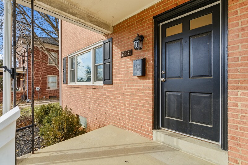 Building Photo - 707 Fairview Ave