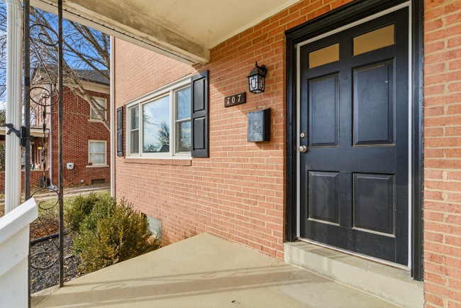 Building Photo - 707 Fairview Ave