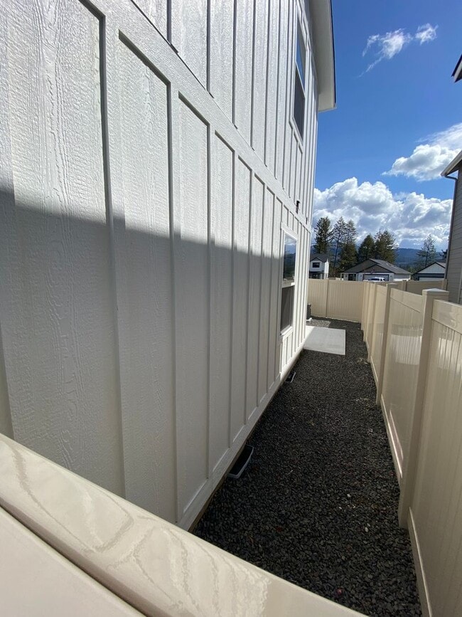 Building Photo - New Townhome in Priest River