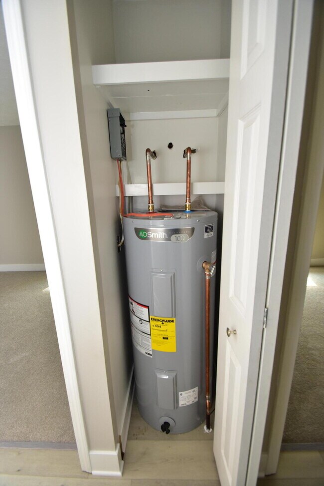 Building Photo - 3805 Wedgewood Ct