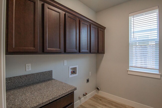 Building Photo - 6053 Fallworth Dr