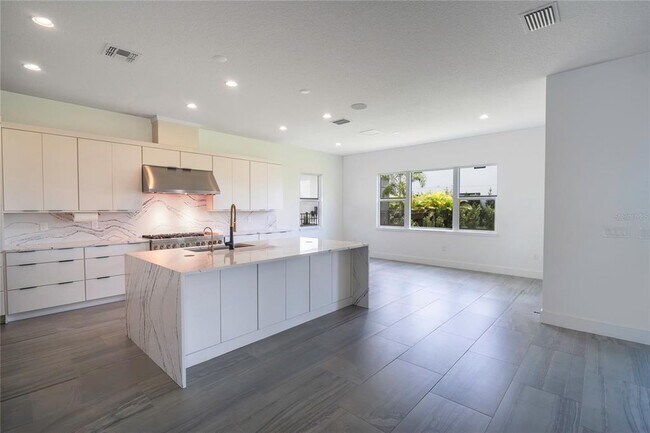 Building Photo - 9004 Santorini Dr