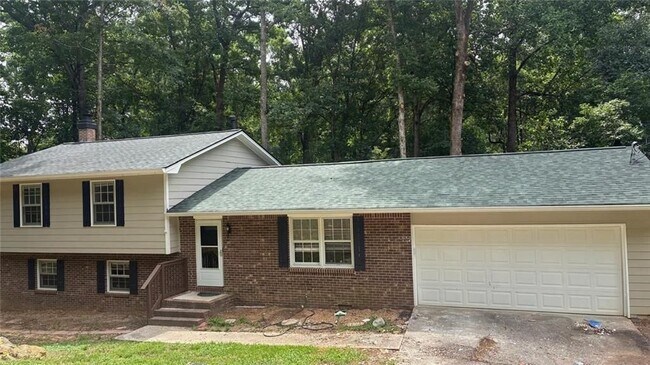 Building Photo - 1744 Oak Ridge Way NW