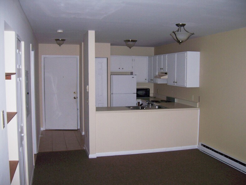 Building Photo - 523 Meadowview Dr