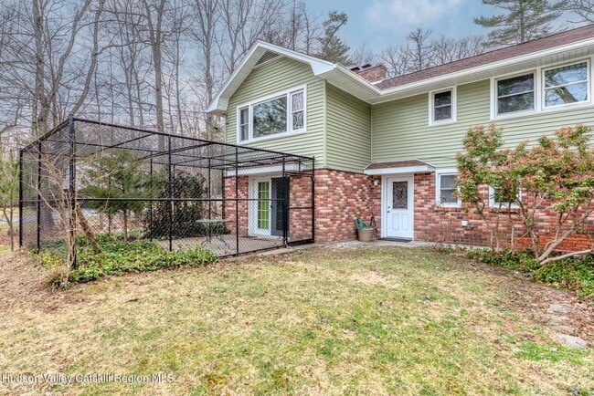 Building Photo - 15 Forestwood Dr