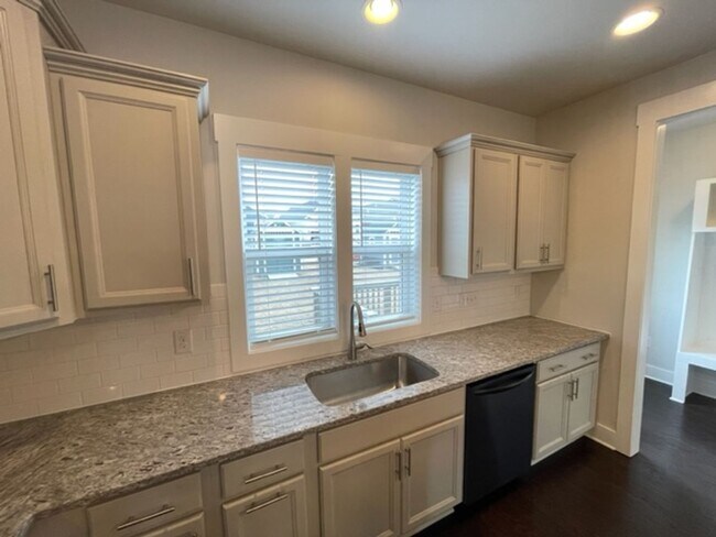 Building Photo - 1332 Big Falls Dr