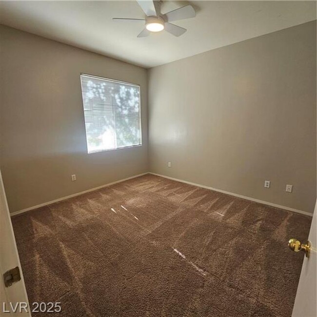 Building Photo - Cozy 2 bedroom 2 bath ground level condo n...
