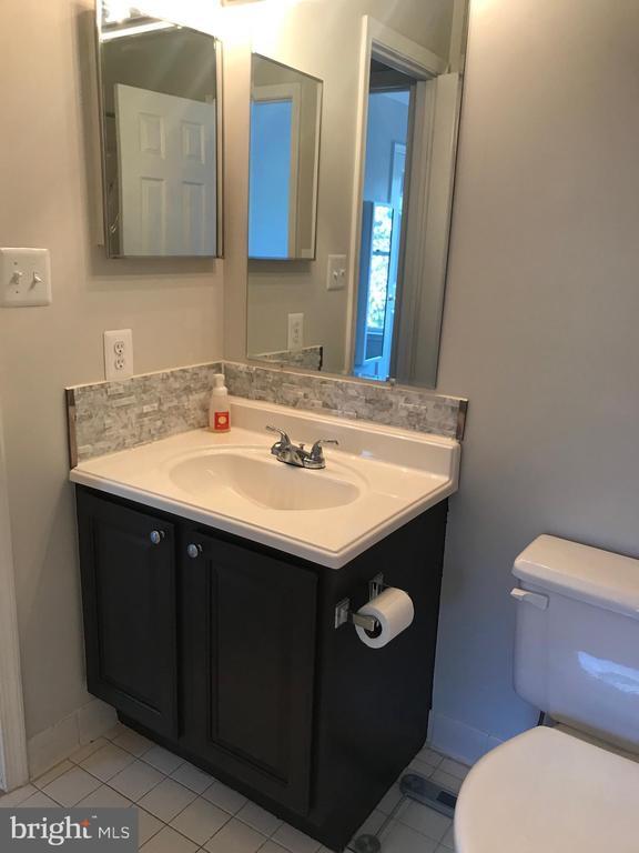 Building Photo - 539 Tschiffely Square Rd