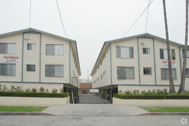 Building Photo - 4521-4525 Willow Brook Ave