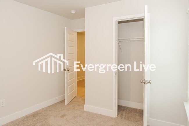 Building Photo - 22599 Dashwood Ln