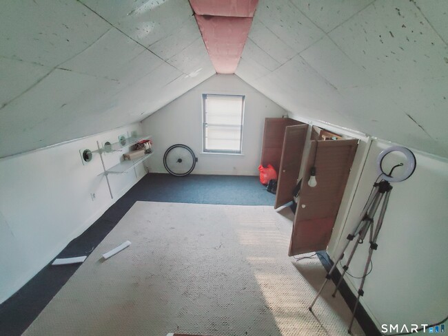 Building Photo - 152 River Rd Ext