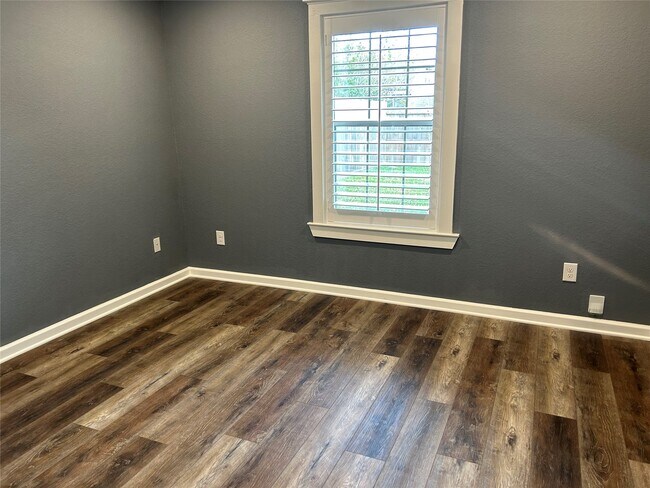 Building Photo - 2310 Townhall Ln