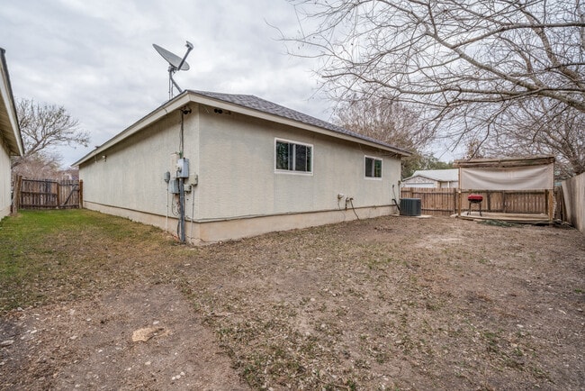 Building Photo - 6858 Celes Meadow Dr