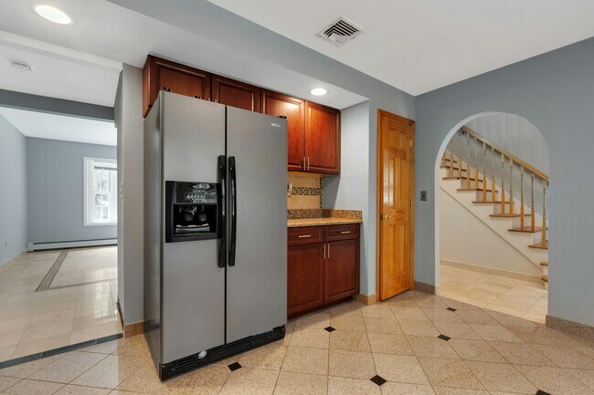 Building Photo - 68 Briarwood Ave