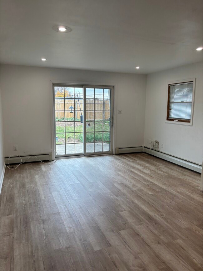 Building Photo - 53 Pinewood Dr