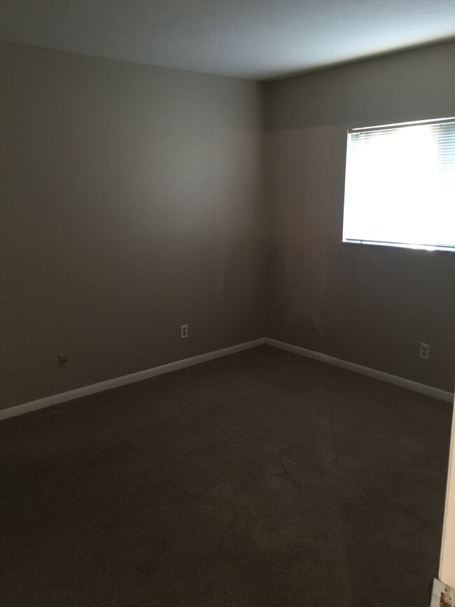 Building Photo - Holly Tree Condominiums