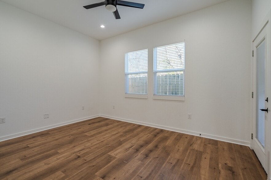 Building Photo - 5029 Van Fleet St