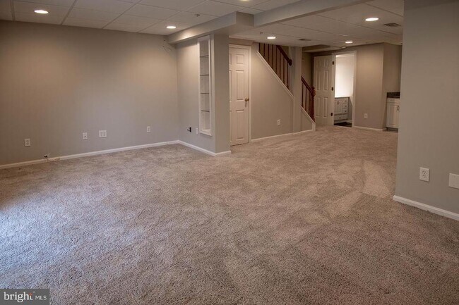 Building Photo - 5620 Queen Anne Ct