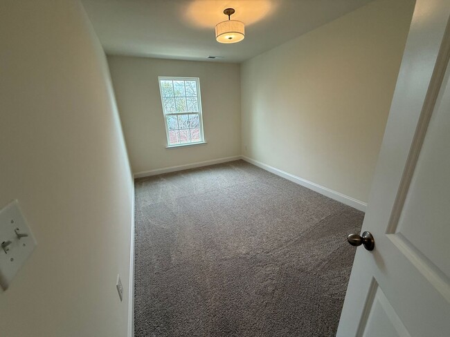 Building Photo - Brand New Townhome in Uptown Charlotte!