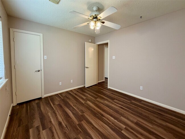 Building Photo - 4006 Hunnington Dr