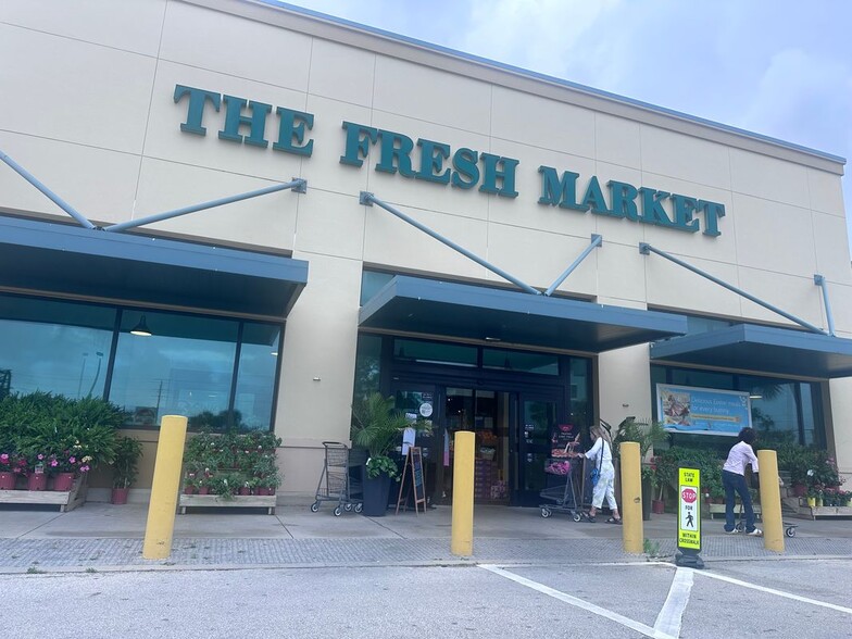 Building Photo - 2600 SE Ocean Blvd