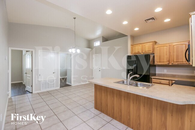 Building Photo - 113 N Warren St