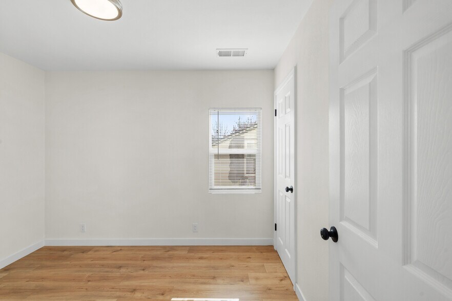 Building Photo - 8 Corte Dorado