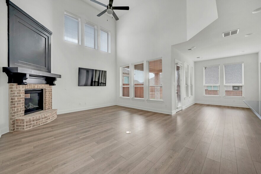 Building Photo - 3729 Paradise Way
