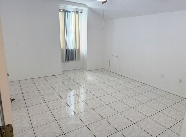 Building Photo - 2135 Jessa Dr