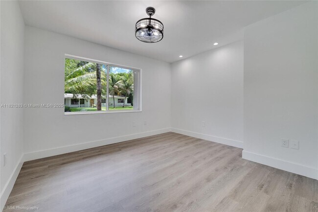 Building Photo - 6250 SW 62nd Pl