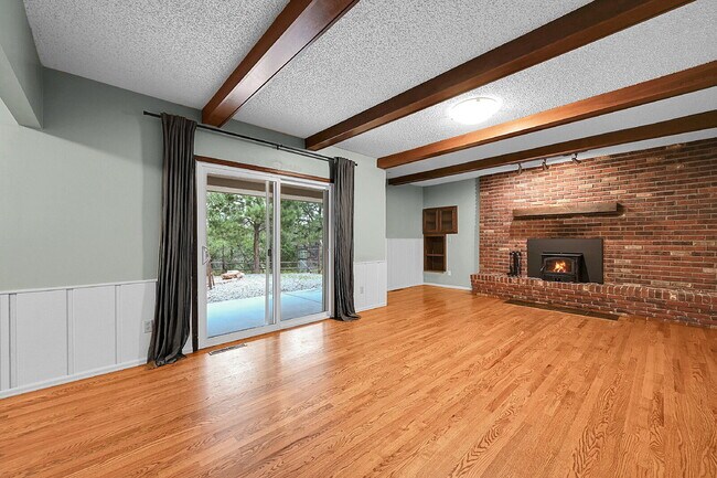 Building Photo - $2,895.00, 4 bed, 3.5 bath, located in Col...