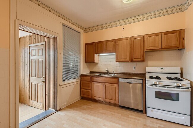 Building Photo - 3529 N Lowell Ave