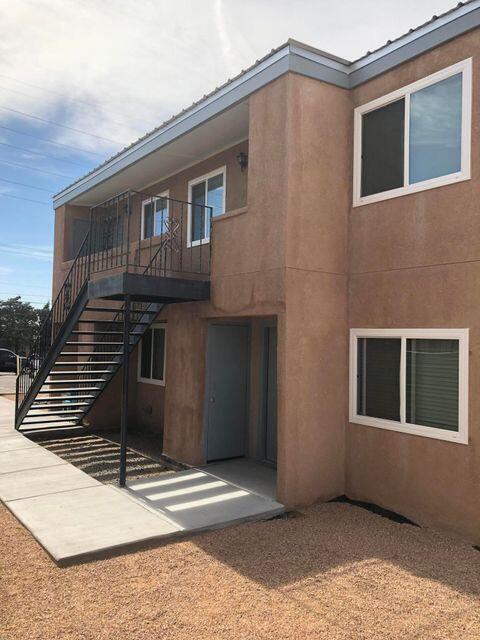 Building Photo - 1808 Buena Vista Dr SE