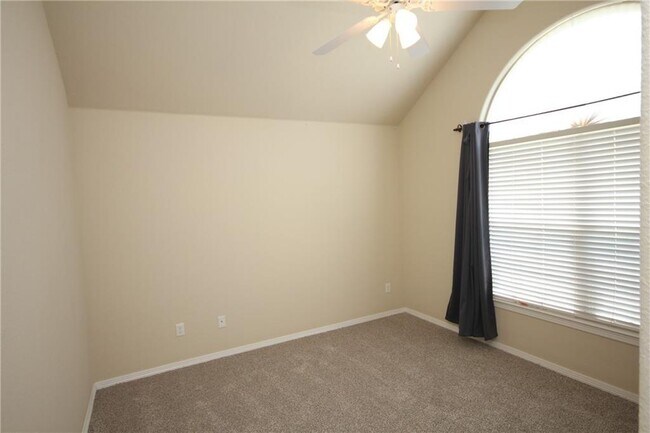 Building Photo - 298 James Dr