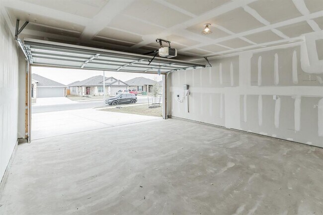 Building Photo - 309 Pedernales Ln