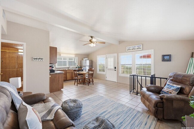 Building Photo - 2681 Lakeview Dr