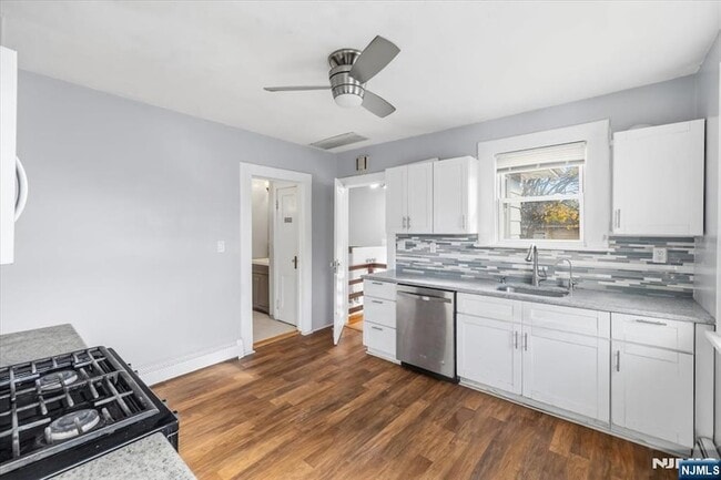 Building Photo - 79 Lincoln Ave