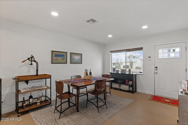 Building Photo - 2224 E Sells Dr