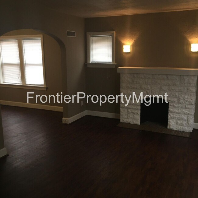 Building Photo - Recently Renovated 2 Bedroom Brick Bungalow!
