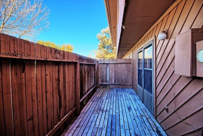 Building Photo - Wonderful 3 Bedroom Townhouse in Cedar Terrace