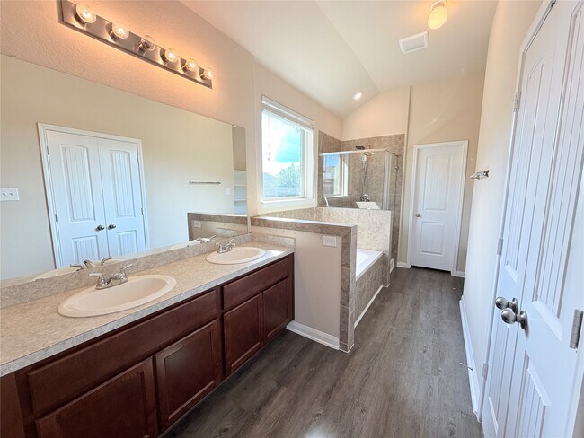 Building Photo - 15613 All Star Dr