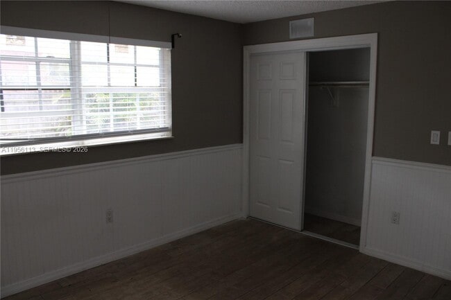 Building Photo - 2740 SW 46th St