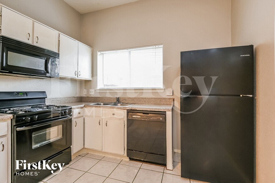 Building Photo - 2718 N Brompton Dr
