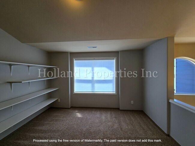 Building Photo - Modern Comfort Meets Prime Beaverton Living
