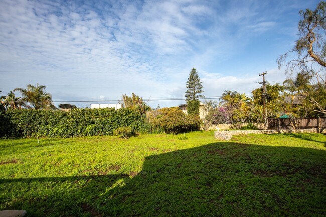 Building Photo - 1090 Devonshire Dr