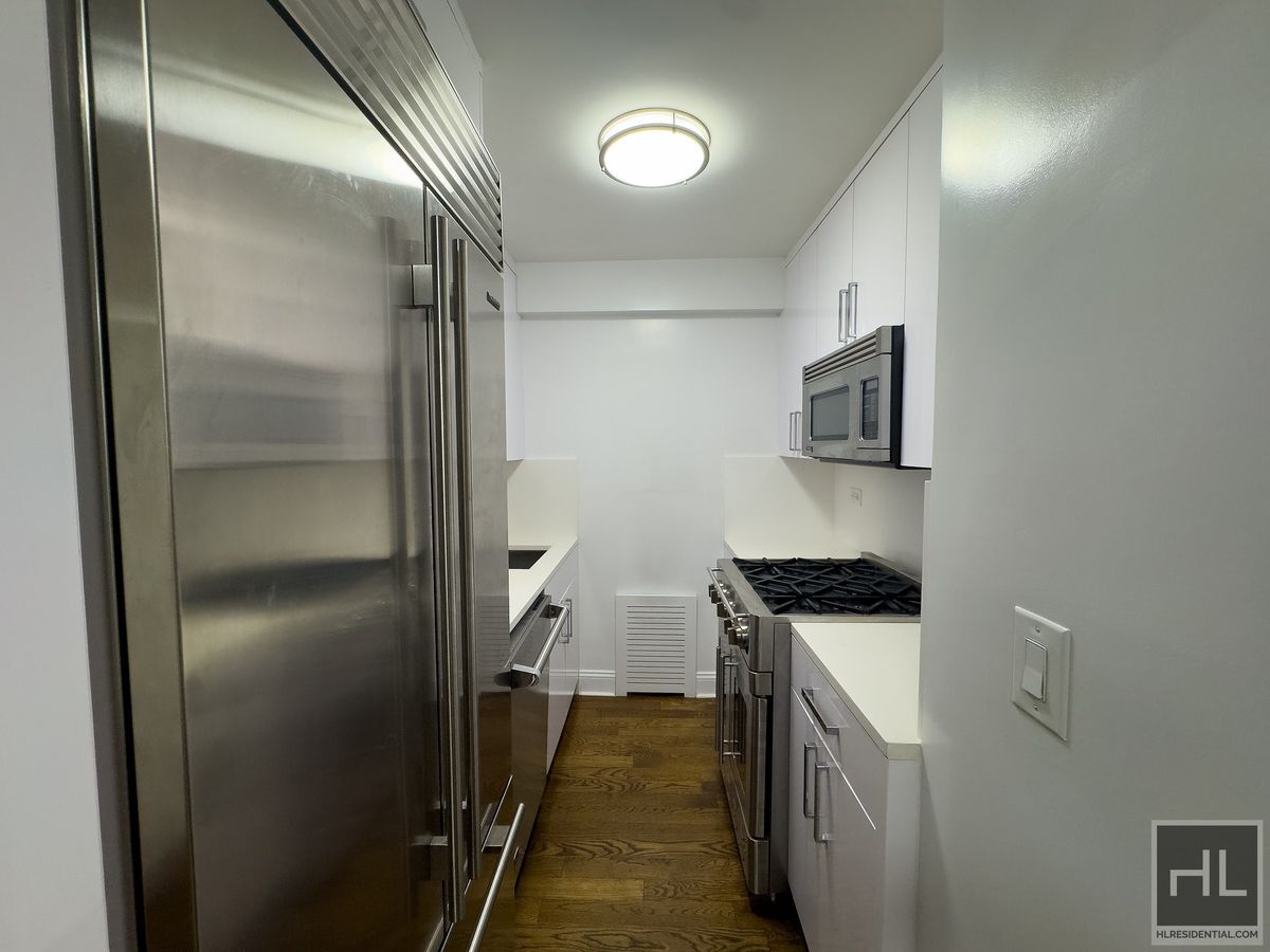 Building Photo - EAST 56 STREET
